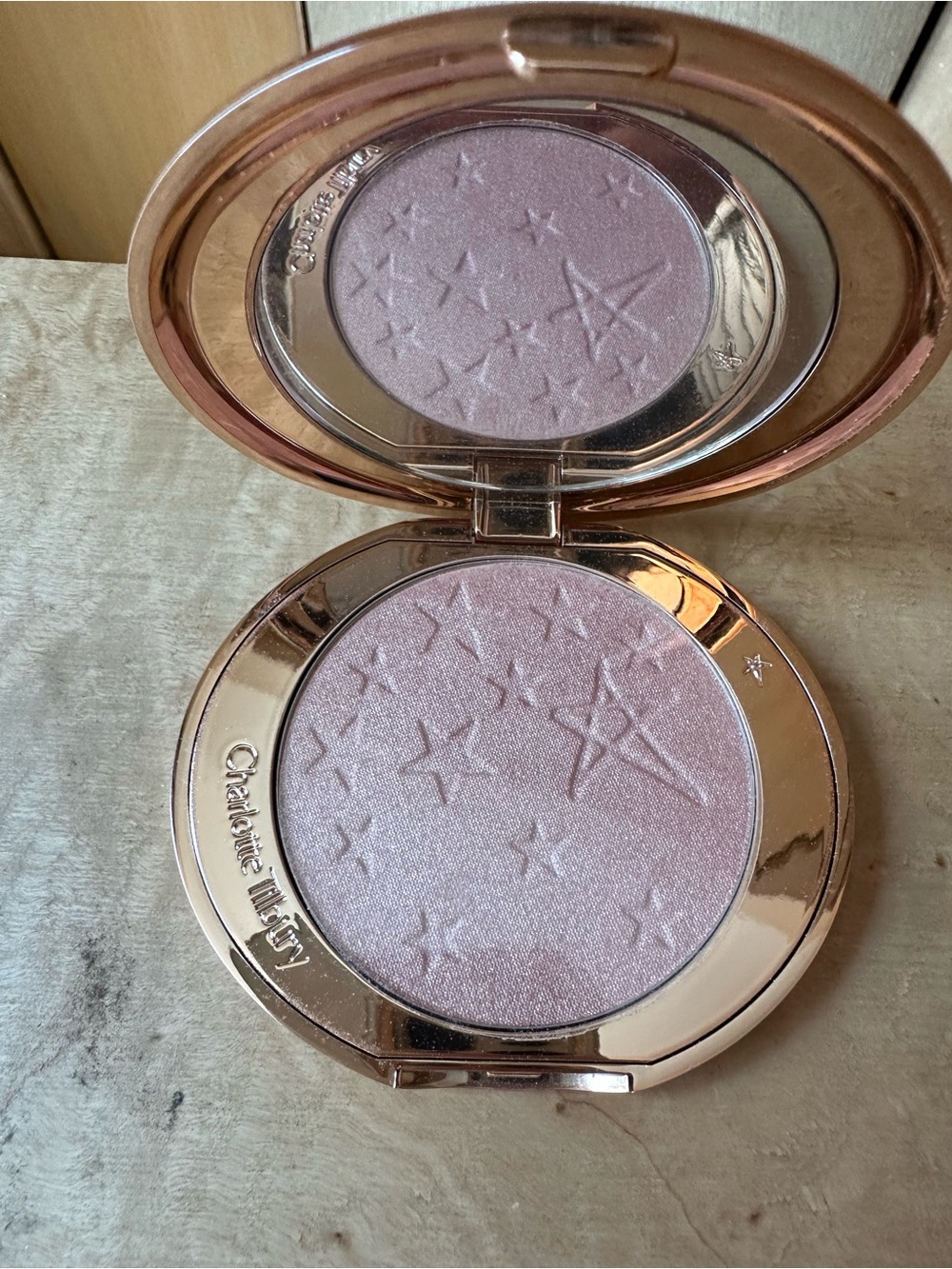 Charlotte Tilbury Glow Glide Face Architect Highlighter -Pillow Talk Glow - Picture 3 of 5